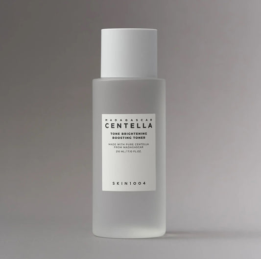 Tone Brightening Boosting Toner de SKIN1004.